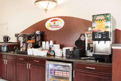 Super 8 by Wyndham Lamar