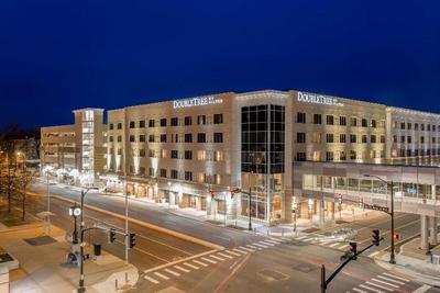 DoubleTree by Hilton Evansville, IN