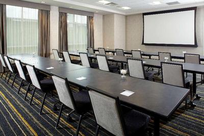 Hampton Inn & Suites Pittsburgh Airport South Set