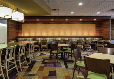 Fairfield Inn & Suites Lincoln Southeast