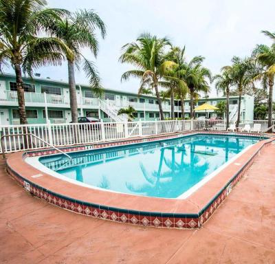 Econo Lodge Cocoa Beach near the Port