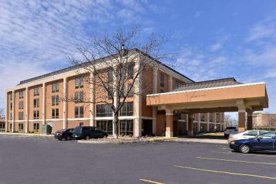 Quality Inn & Suites Matteson near I-5