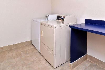 Quality Inn & Suites Matteson near I-5