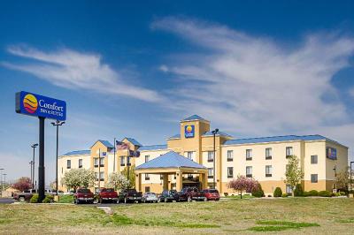 Comfort Inn & Suites Hutchinson Area