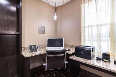 Comfort Inn & Suites Allen Park - Dearborn