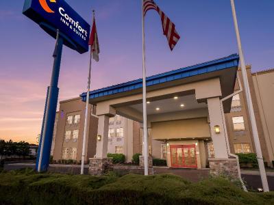 Comfort Inn & Suites Allen Park - Dearborn