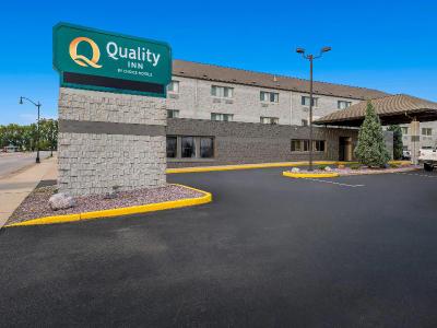 Quality Inn Mississippi River area