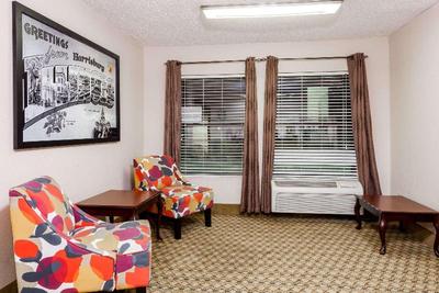 Super 8 by Wyndham Harrisburg