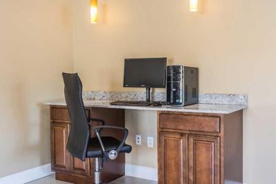 Econo Lodge Inn & Suites North Little Rock