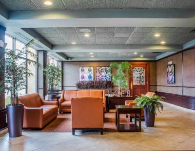 Clarion Hotel & Suites Riverfront