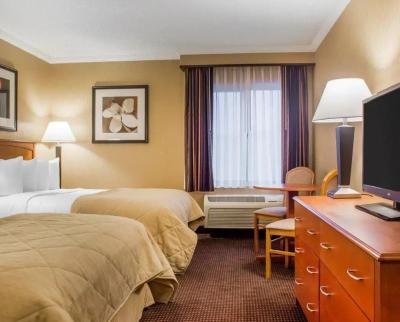 Clarion Hotel & Suites Riverfront