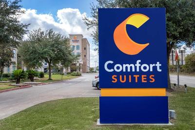 Comfort Suites Near Sam Houston Race Park