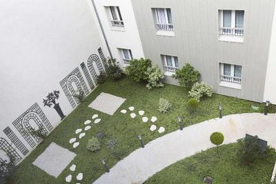 Kyriad Paris 18 Porte De Clignancourt Hotel