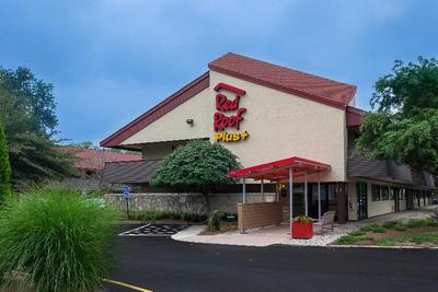 Red Roof PLUS+ West Springfield