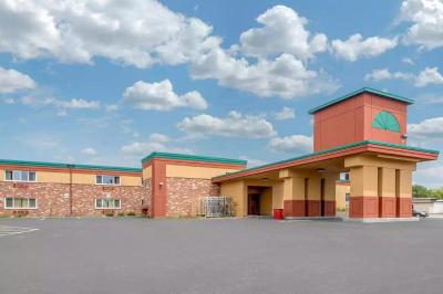Econo Lodge Inn Suites