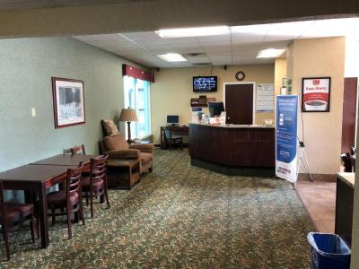 Econo Lodge Inn Suites