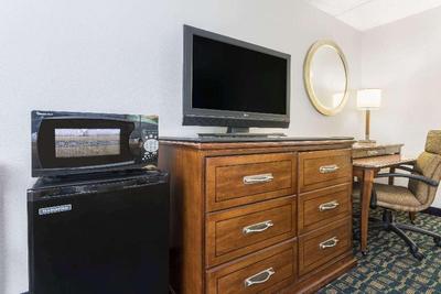 Super 8 by Wyndham Kingsland I-95/Naval Base Area