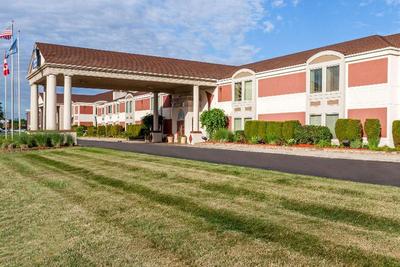 Days Inn & Suites by Wyndham Roseville/Detroit 