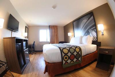 Super 8 by Wyndham Portsmouth