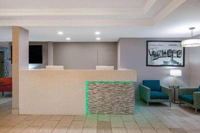 Super 8 by Wyndham Ottawa