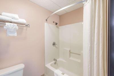 Super 8 by Wyndham Winfield/Quail Ridge Area