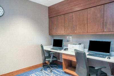 Hampton Inn & Suites Newburgh Stewart Airport