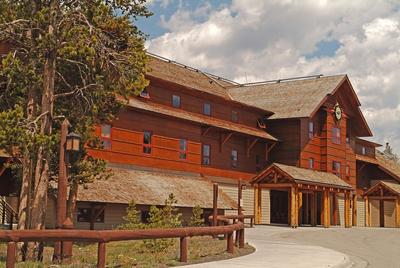Old Faithful Snow Lodge