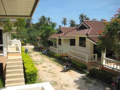 Baan Saensook Villas