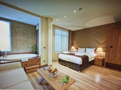 Triada Hotel