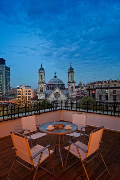 Triada Hotel
