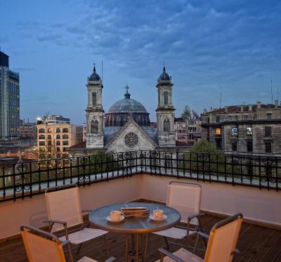 Triada Hotel