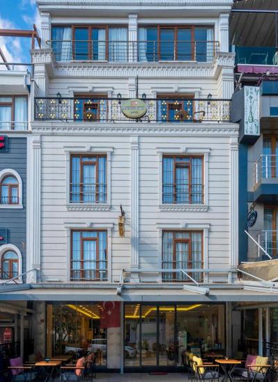 Magnaura House Hotel