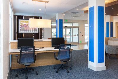 Holiday Inn Express Visalia - Sequoia National Pk