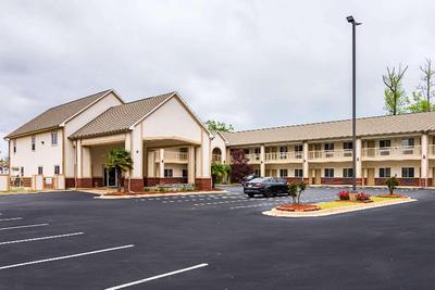 Econo Lodge Inn & Suites