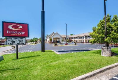 Econo Lodge Inn & Suites