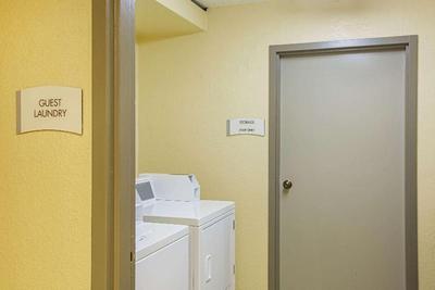 Quality Inn & Suites Six Flags Area