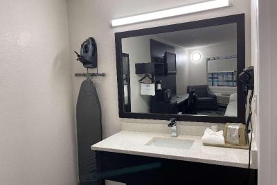 Days Inn By Wyndham Calhoun Ga
