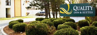 Quality Inn & Suites Kansas City I-435N Near Sport