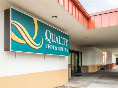 Quality Inn & Suites Kansas City I-435N Near Sport