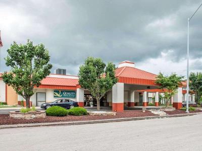 Quality Inn & Suites Kansas City I-435N Near Sport