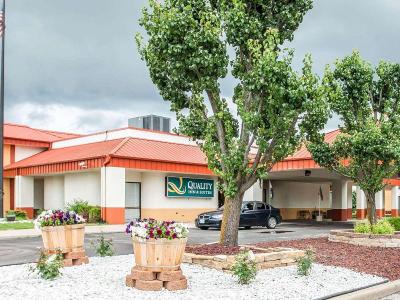 Quality Inn & Suites Kansas City I-435N Near Sport