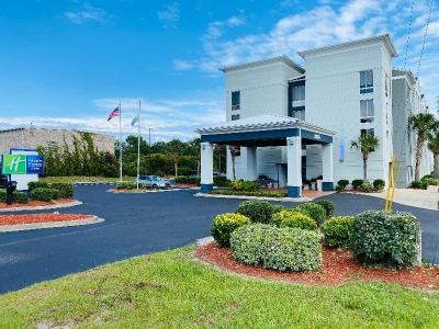Holiday Inn Express and Suites N. Myrtle Beach Lit