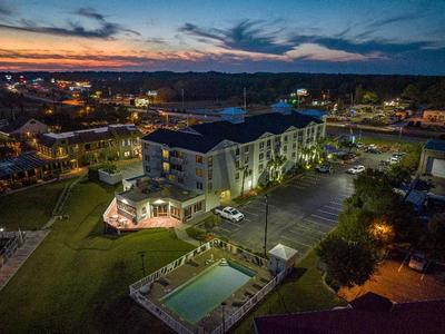 Holiday Inn Express and Suites N. Myrtle Beach Lit