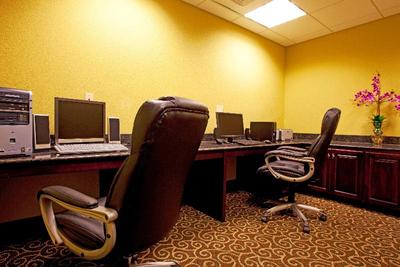 Holiday Inn Express and Suites Chaffee Jacksonvill