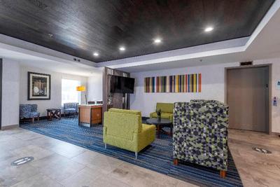 Holiday Inn Express & Suites Petersburg/Dinwiddie