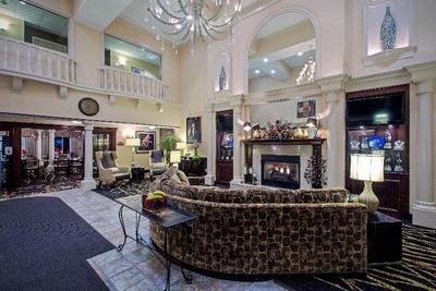 Holiday Inn Express and Suites Youngstown N Warren