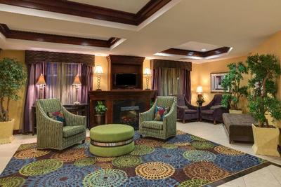Holiday Inn Express and Suites Tower Center New Br