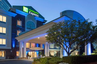 Holiday Inn Express and Suites Tower Center New Br