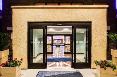 Holiday Inn Express and Suites Eureka