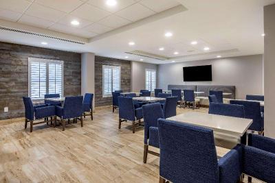 Comfort Suites near Birkdale Village- Huntersville